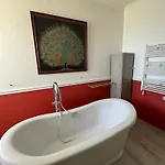 Вилла Enorme Domaine Avec Piscine, Salle De Fete, Boulodrome, Cinema Et Нерак