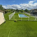 Enorme Domaine Avec Piscine, Salle De Fete, Boulodrome, Cinema Et *
