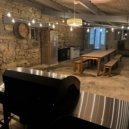 Enorme Domaine Avec Piscine, Salle De Fete, Boulodrome, Cinema Et *