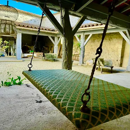 Enorme Domaine Avec Piscine, Salle De Fete, Boulodrome, Cinema Et Вилла