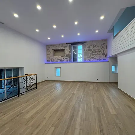 Enorme Domaine Avec Piscine, Salle De Fete, Boulodrome, Cinema Et Вилла Нерак