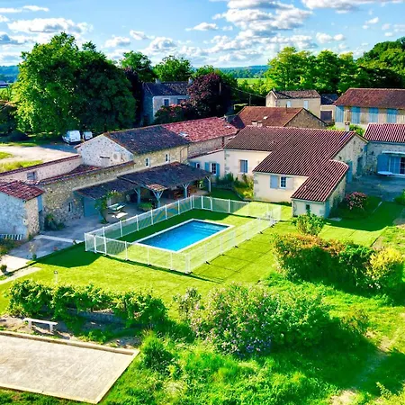 Enorme Domaine Avec Piscine, Salle De Fete, Boulodrome, Cinema Et * Nerac